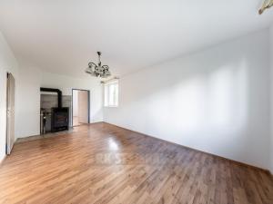 Prodej bytu 3+1, Lišov - Hůrky, 78 m2