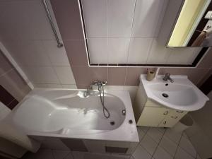 Pronájem bytu 1+kk, Praha - Vršovice, Vršovická, 32 m2