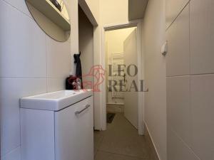 Pronájem obchodního prostoru, Praha - Újezd nad Lesy, Starokolínská, 54 m2