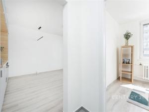 Pronájem bytu 2+kk, Praha, Bukovecká, 33 m2