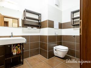 Pronájem bytu 2+kk, Praha - Malešice, Počernická, 57 m2