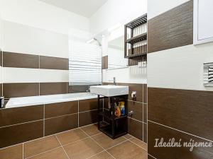 Pronájem bytu 2+kk, Praha - Malešice, Počernická, 57 m2