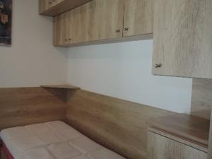 Pronájem bytu 3+kk, Praha - Horní Měcholupy, Padovská, 50 m2