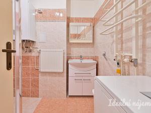 Pronájem bytu 2+1, Kuřim, nám. Osvobození, 58 m2