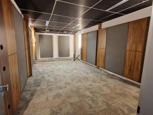 Pronájem kanceláře, Praha - Holešovice, Jankovcova, 354 m2