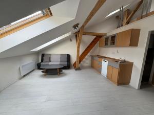 Pronájem bytu 1+kk, Praha - Vinohrady, Lublaňská, 32 m2