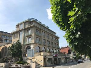 Prodej obchodního prostoru, Luhačovice, 322 m2