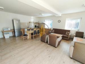 Pronájem rodinného domu, Klokočí, 248 m2