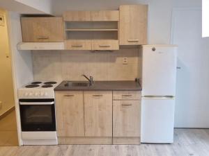 Pronájem bytu 2+kk, Praha - Malešice, Černokostelecká, 35 m2