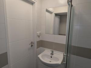 Pronájem bytu 2+kk, Praha - Malešice, Černokostelecká, 35 m2