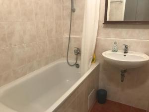 Pronájem bytu 1+kk, Praha - Letňany, Třinecká, 39 m2