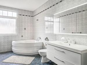 Pronájem bytu 3+kk, Praha - Dolní Měcholupy, Za zahradami, 96 m2