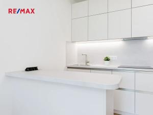 Pronájem bytu 1+kk, Praha - Žižkov, Šrámkové, 36 m2
