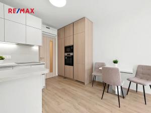Pronájem bytu 1+kk, Praha - Žižkov, Šrámkové, 36 m2