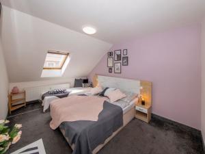 Pronájem bytu 2+kk, Praha - Smíchov, U Santošky, 50 m2