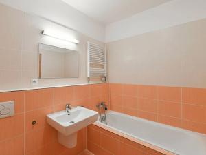 Pronájem bytu 2+kk, Praha - Dolní Měcholupy, Kryšpínova, 48 m2