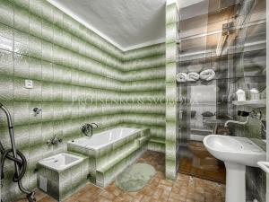 Prodej ordinace, Křižanov, Benešovo náměstí, 530 m2