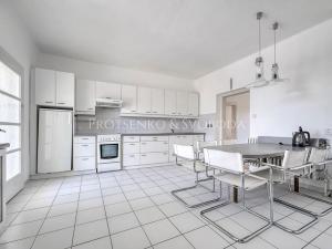 Prodej ordinace, Křižanov, Benešovo náměstí, 530 m2