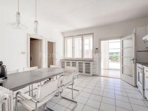 Prodej ordinace, Křižanov, Benešovo náměstí, 530 m2