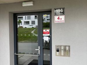 Pronájem garážového stání, Brno - Sadová, Kumpoštova, 4465 m2