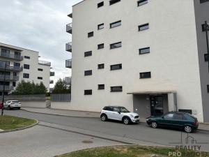 Pronájem garážového stání, Brno - Sadová, Kumpoštova, 4465 m2