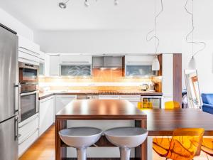 Pronájem bytu 2+kk, Praha - Liboc, Naardenská, 80 m2