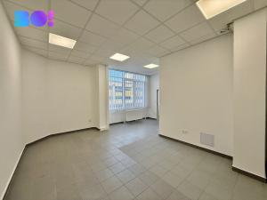 Pronájem kanceláře, Třinec, nám. Svobody, 61 m2