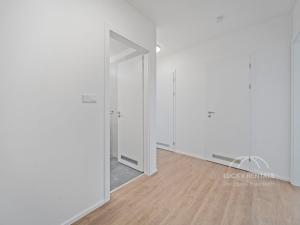 Pronájem bytu 2+kk, Praha, Líbalova, 43 m2