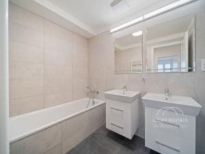 Pronájem bytu 2+kk, Praha, Líbalova, 43 m2