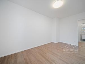 Pronájem bytu 1+kk, Praha, Líbalova, 32 m2