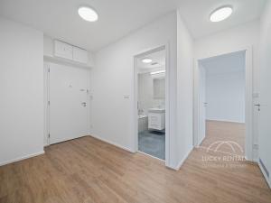 Pronájem bytu 1+kk, Praha, Líbalova, 32 m2