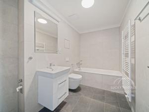 Pronájem bytu 1+kk, Praha, Líbalova, 32 m2