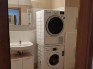 Prodej bytu 1+kk, Praha - Horní Měcholupy, Hornoměcholupská, 45 m2