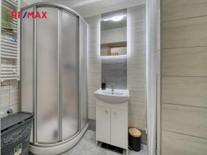 Prodej bytu 2+1, Lošany, 51 m2