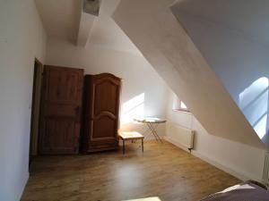 Pronájem bytu 2+1, Karlovy Vary, Pod Jelením skokem, 59 m2