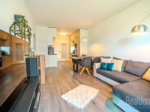 Prodej bytu 2+kk, Praha, Zvěřinova, 60 m2