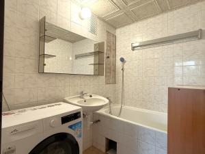 Pronájem bytu 3+1, Praha, Pískovcová, 66 m2