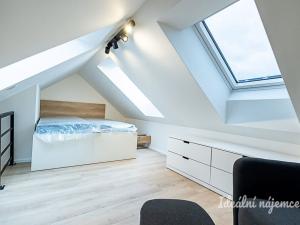 Pronájem bytu 1+kk, Praha - Záběhlice, Za návsí, 26 m2