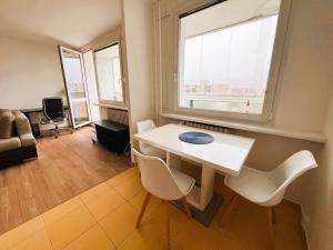 Pronájem bytu 3+1, Praha - Troja, Svídnická, 68 m2