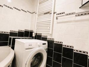 Pronájem bytu 3+1, Praha - Troja, Svídnická, 68 m2