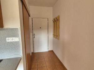 Prodej bytu 1+kk, Karlovy Vary, Východní, 21 m2