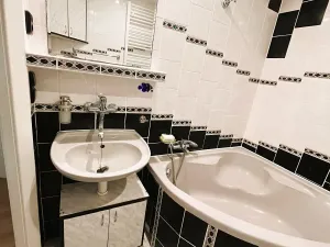 Pronájem bytu 3+1, Praha - Troja, Svídnická, 68 m2