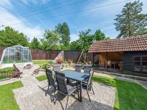 Prodej bytu 3+1, Trhové Sviny, 72 m2