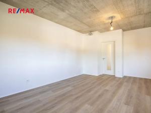 Prodej bytu 2+kk, Praha - Hrdlořezy, Českobrodská, 57 m2