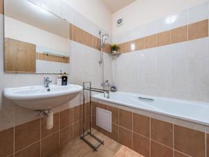 Prodej bytu 1+kk, Praha - Bohnice, Ústavní, 52 m2
