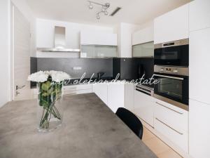 Pronájem bytu 4+kk, Praha - Letňany, Nepomuckých, 106 m2