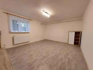 Pronájem bytu 1+1, Meziboří, Okružní, 40 m2