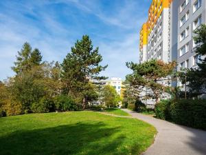 Pronájem bytu 2+1, Praha - Modřany, Poljanovova, 56 m2