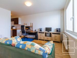 Prodej bytu 1+kk, Praha - Řepy, Laudova, 37 m2