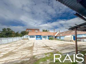 Prodej komerční nemovitosti, Hajany, 692 m2